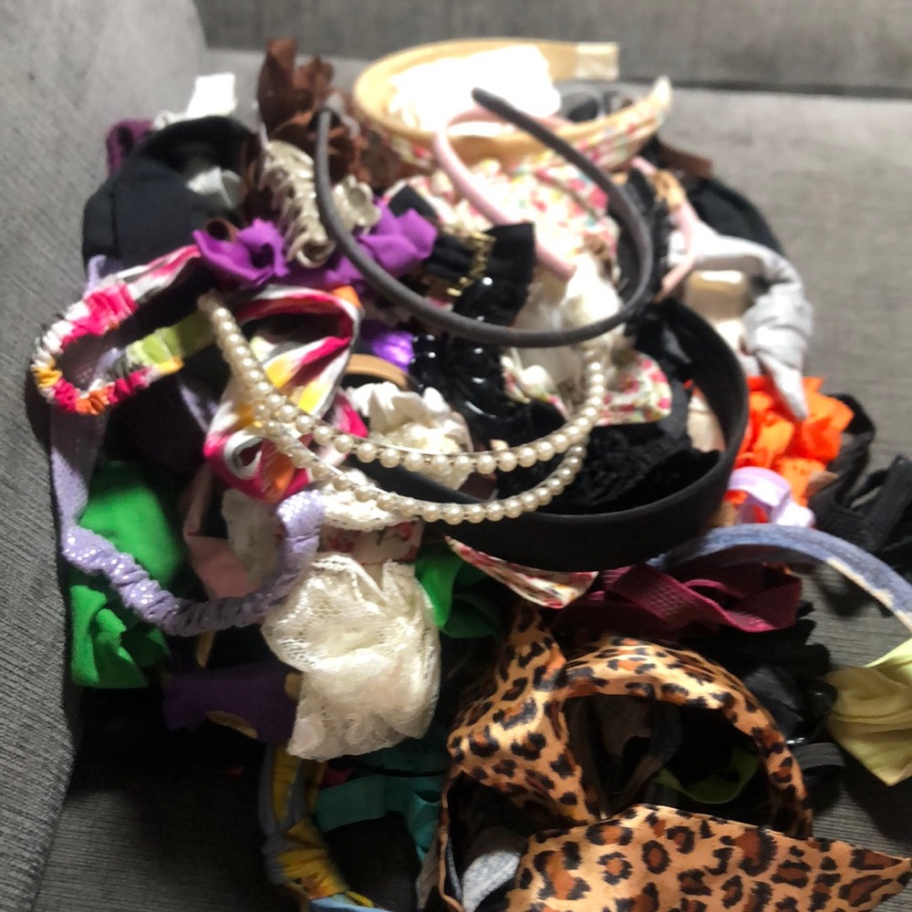GRAB BAG OF HEADBANDS AND  HAIRCLIPS